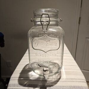 Glass juice/cocktail dispenser